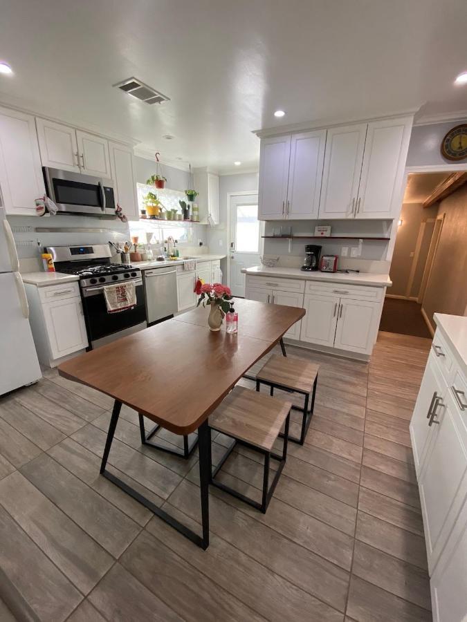 Private Room W/ Private Full Bathroom & Wifi & Ac & Shared Kitchen In Лос-Анджелес Экстерьер фото