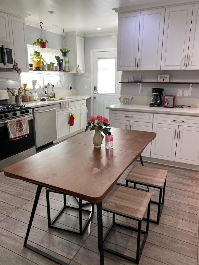 Private Room W/ Private Full Bathroom & Wifi & Ac & Shared Kitchen In Лос-Анджелес Экстерьер фото