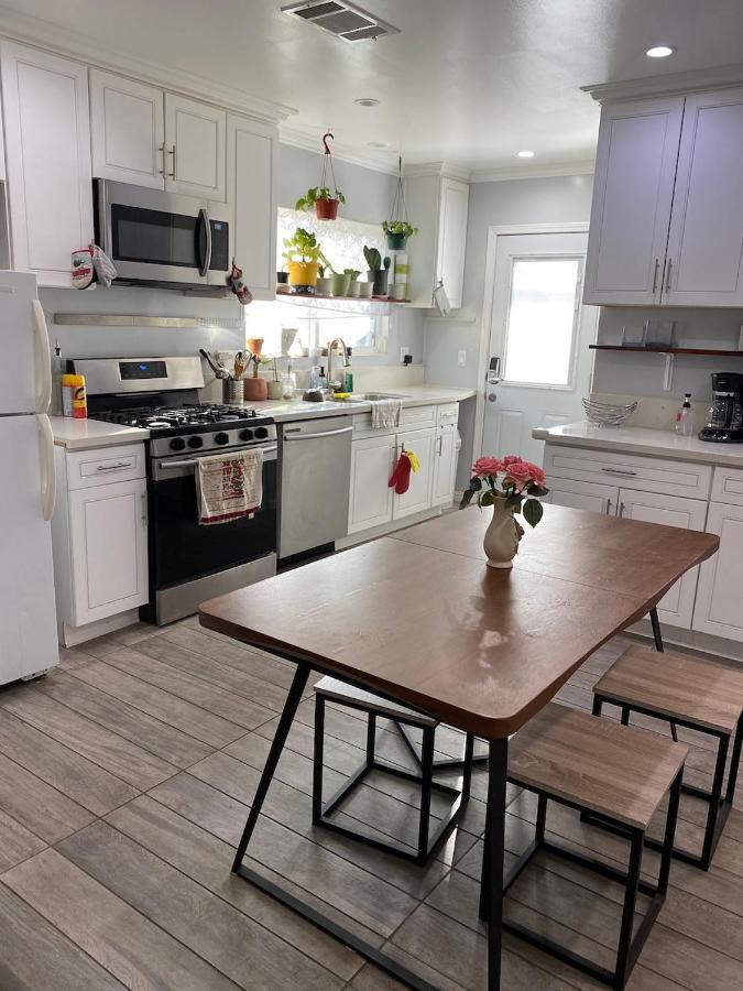 Private Room W/ Private Full Bathroom & Wifi & Ac & Shared Kitchen In Лос-Анджелес Экстерьер фото